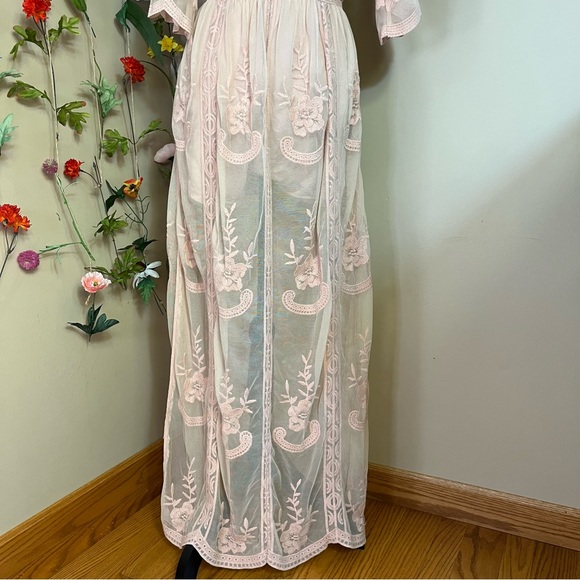 Wishlist As You Wish Balloon Long Sleeve Embroidered Maxi Dress In Light Mauve - Picture 5 of 12